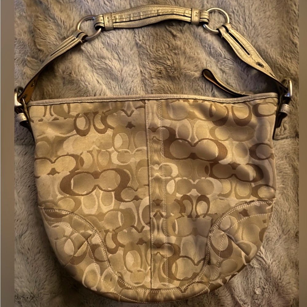 Coach Stylish Gold & Beige Shoulder Bag with Signature Pattern in GUC